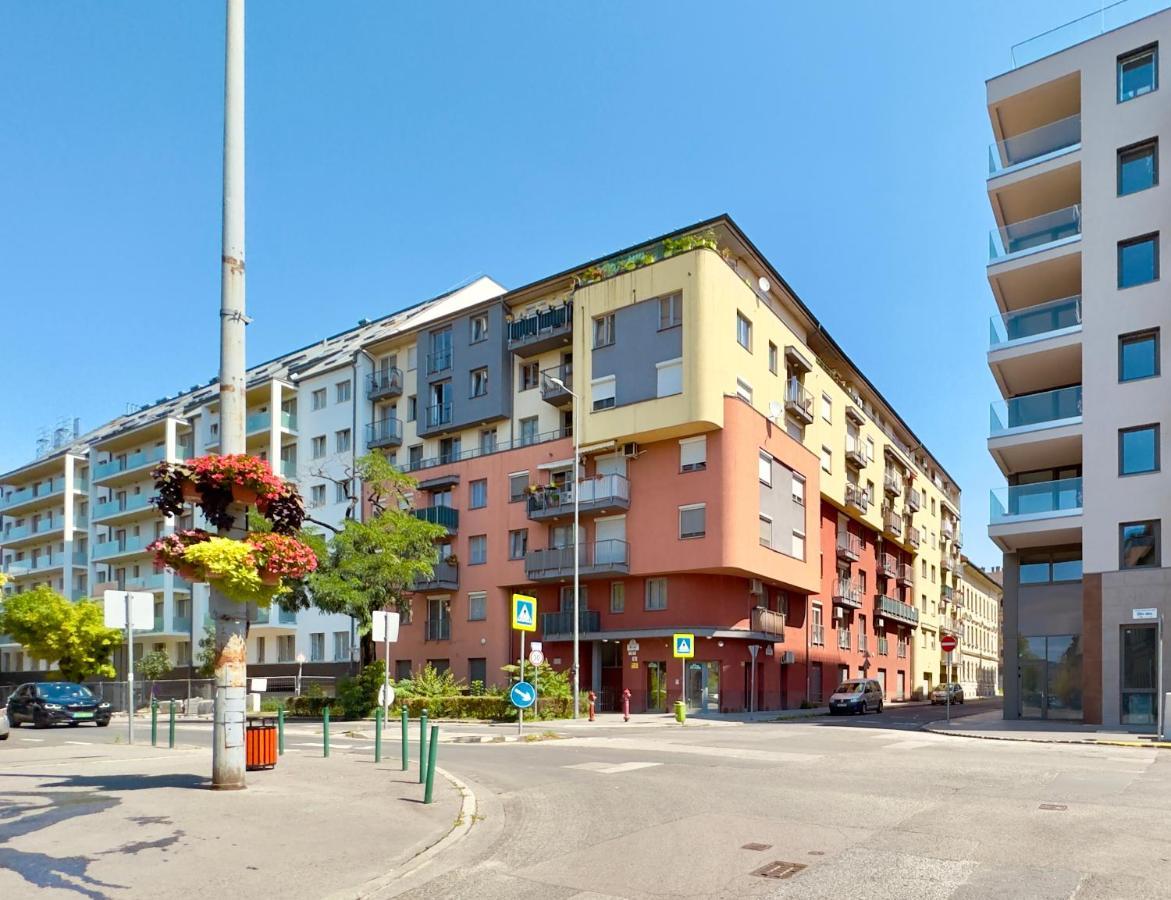 Corvin City Apartment - Free Parking- Budapest Eksteriør bilde